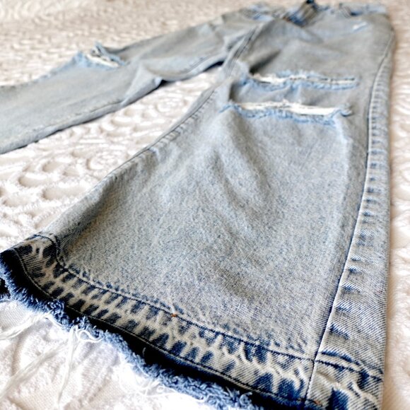Bershka 90s Wide Leg Jean with Rips in Bleach Blue Wash (Size 38EU/7US) - Picture 4 of 10